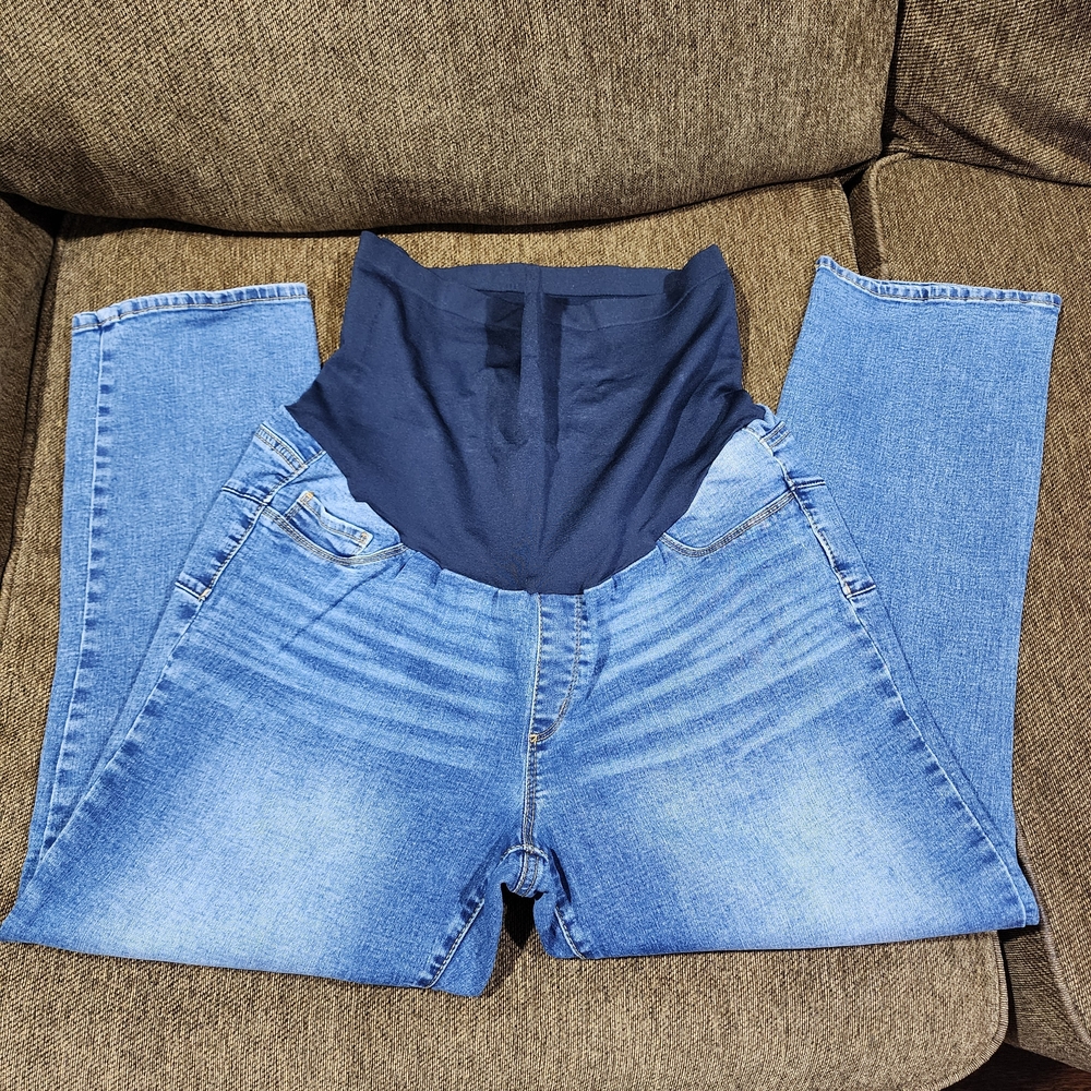 Classic Blue Maternity Cropped Jeans